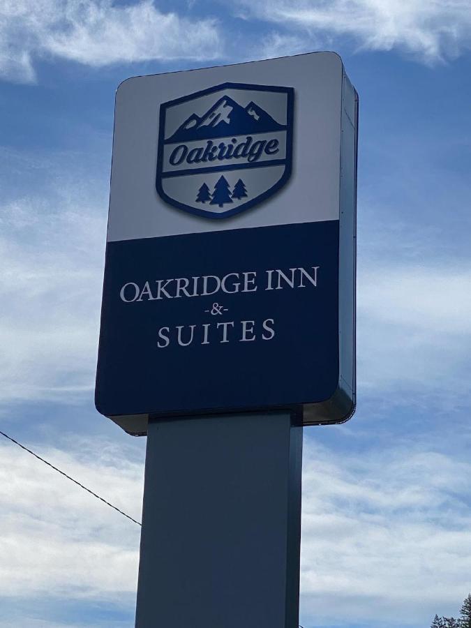 Oakridge Inn & Suites ภายนอก รูปภาพ