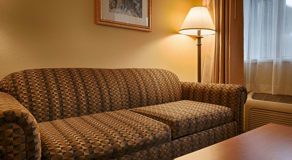 Oakridge Inn & Suites ภายนอก รูปภาพ